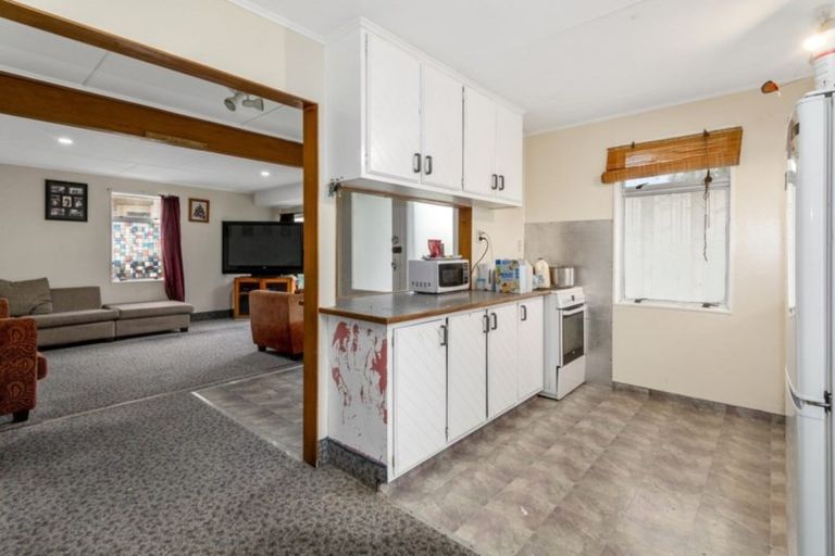 Photo of property in 8 Yemen Place, Ascot Park, Porirua, 5024