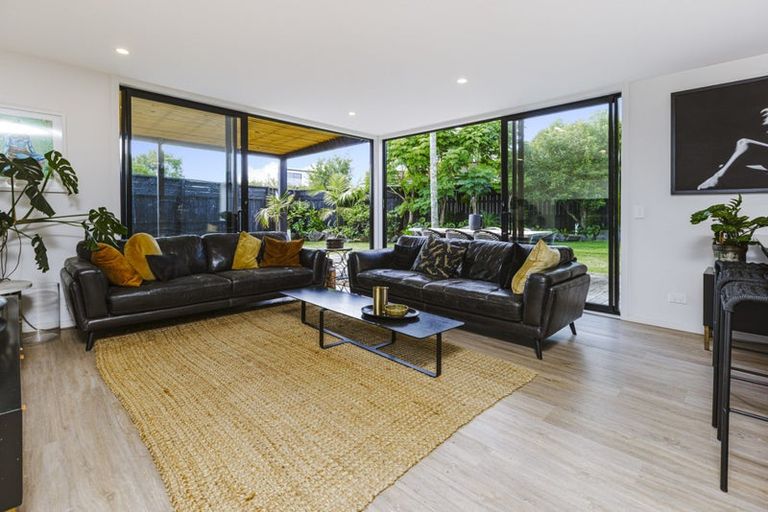 Photo of property in 15c Helga Crescent, Te Atatu Peninsula, Auckland, 0610