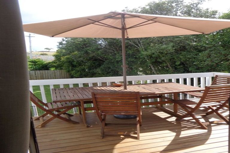 Photo of property in 114 Colwill Road, Massey, Auckland, 0614