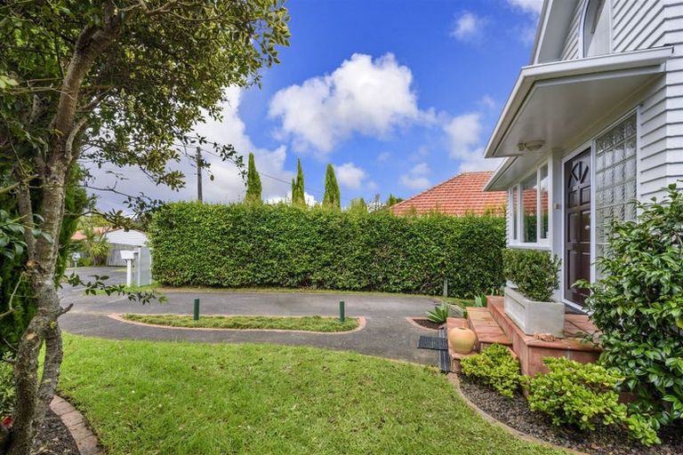 Photo of property in 1/30 Fraser Road, Narrow Neck, Auckland, 0624