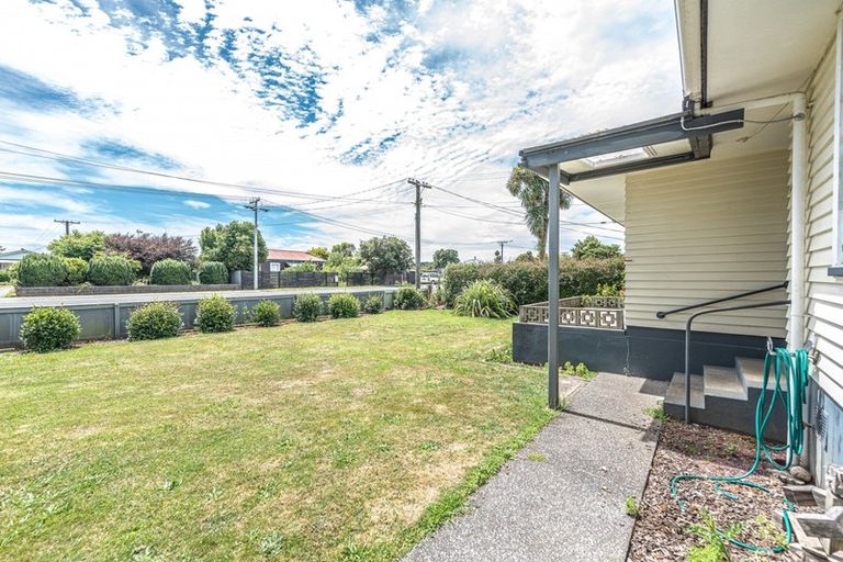 Photo of property in 19 Hussey Street, Waverley, 4510