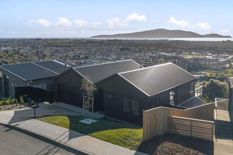 Photo of property in 86 Kotare Street, Waikanae, 5036
