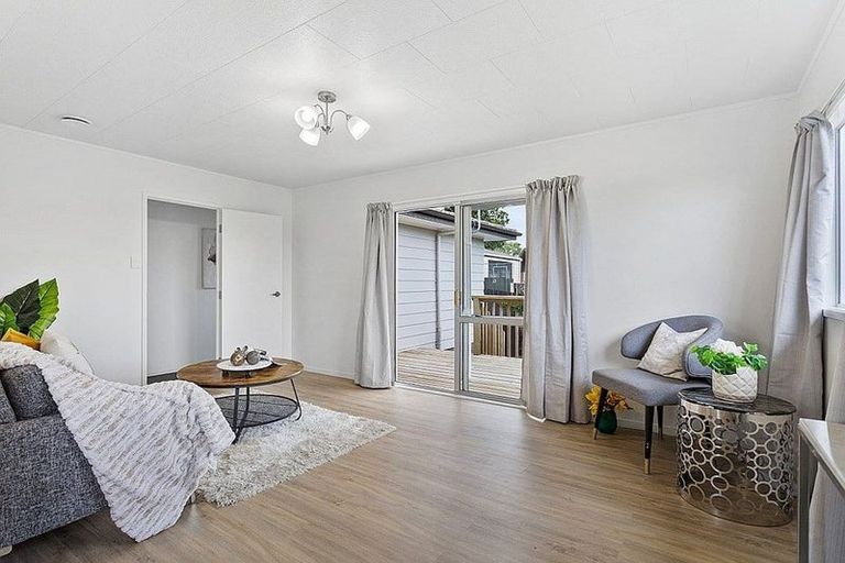 Photo of property in 2/105 Don Buck Road, Massey, Auckland, 0614