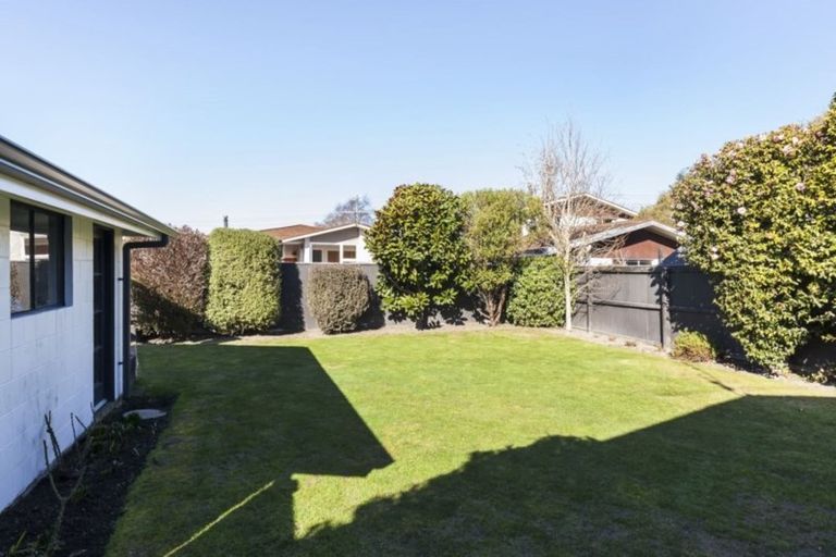 Photo of property in 14 Oakfield Street, Burnside, Christchurch, 8053