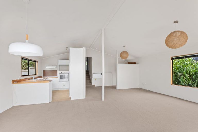 Photo of property in 4a Orewa Heights Crescent, Orewa, 0931