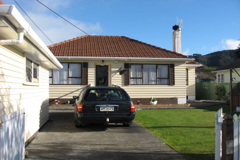 Photo of property in 37 Wainuiomata Road, Wainuiomata, Lower Hutt, 5014