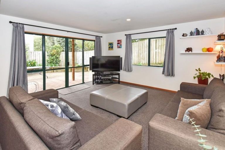 Photo of property in 1/10 Hilltop Road, Clover Park, Auckland, 2019