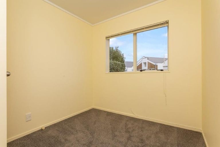 Photo of property in 12/16 Vinograd Drive, Te Atatu Peninsula, Auckland, 0610