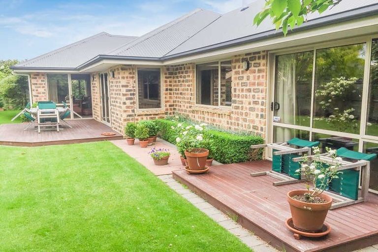 Photo of property in 12 Coolspring Way, Redwood, Christchurch, 8051