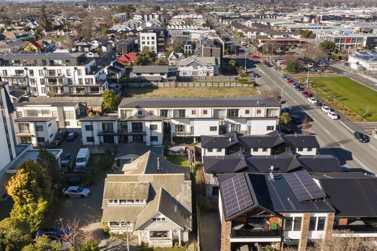 Photo of property in 11/12 Latimer Square, Christchurch Central, Christchurch, 8011