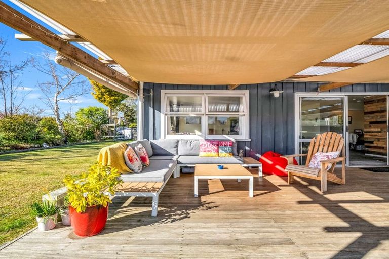 Photo of property in 37 Kawaha Point Road, Fairy Springs, Rotorua, 3015