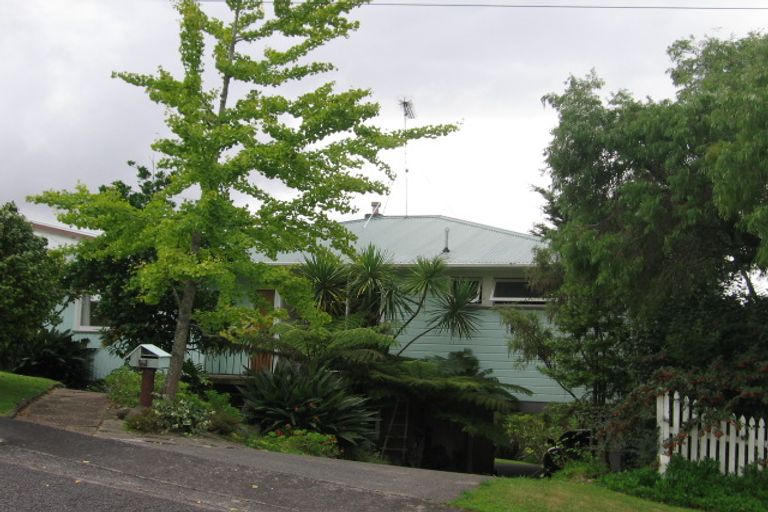 Photo of property in 14 De Val Drive, Titirangi, Auckland, 0604