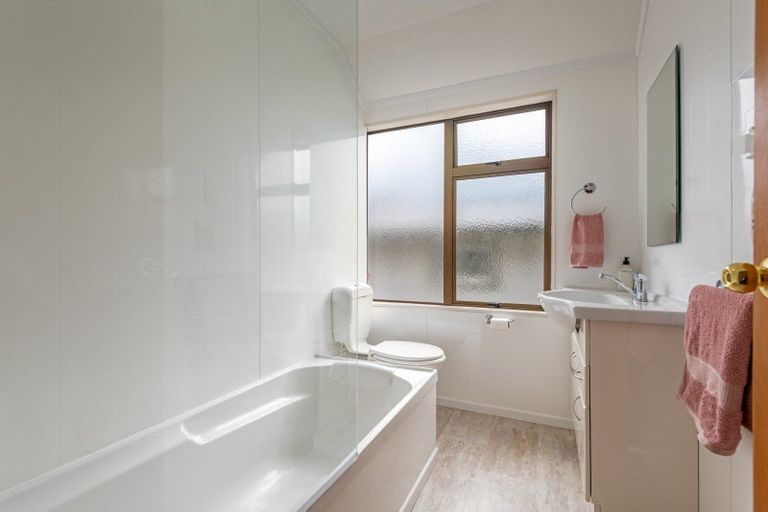 Photo of property in 1a Surrey Crescent, Hokowhitu, Palmerston North, 4410