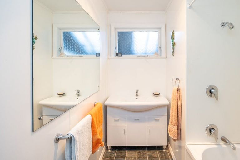 Photo of property in 14 Brightwater Terrace, Terrace End, Palmerston North, 4410