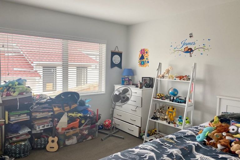 Photo of property in 18 Breenagh Place, Massey, Auckland, 0614