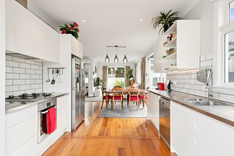 Photo of property in 55 The Parade, Island Bay, Wellington, 6023