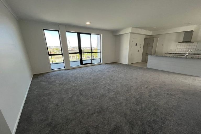 Photo of property in 4/11 Carlos Drive, Flat Bush, Auckland, 2016