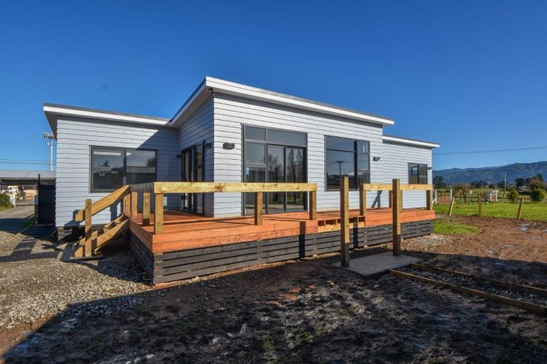 Photo of property in 114 Brooklyn Road, Carterton, 5713