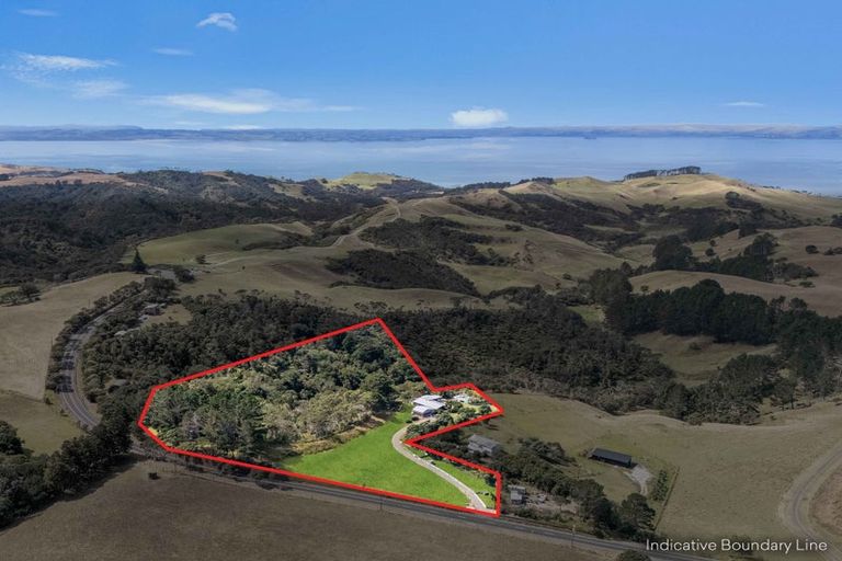 Photo of property in 2856 South Head Road, South Head, Helensville, 0874