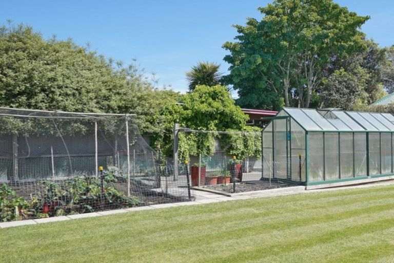 Photo of property in 22 Kendal Avenue, Burnside, Christchurch, 8053