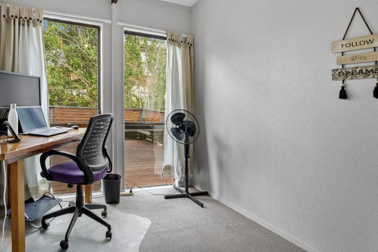 Photo of property in 2/180 Henderson Valley Road, Henderson, Auckland, 0612