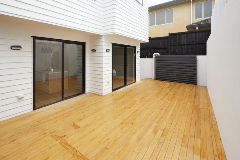 Photo of property in 36d Eastern Beach Road, Bucklands Beach, Auckland, 2012