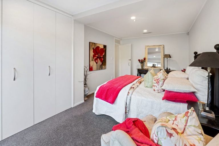 Photo of property in 2/24 Selwyn Road, Cockle Bay, Auckland, 2014