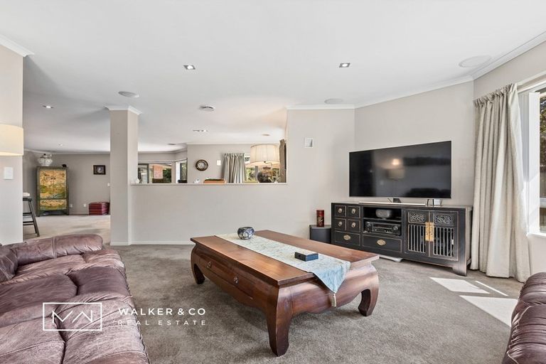 Photo of property in 30 Aragon Grove, Kingsley Heights, Upper Hutt, 5018