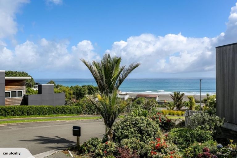 Photo of property in 15 Shearer Drive, Oakura, 4314