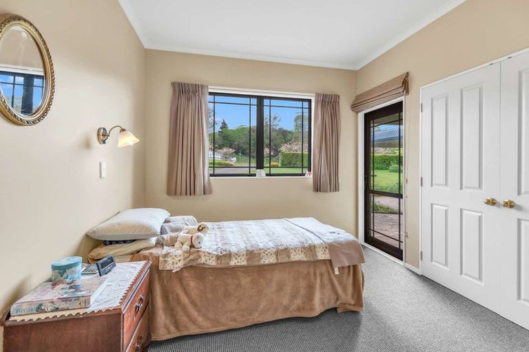 Photo of property in 20 Paraekaretu Street, Hunterville, 4730