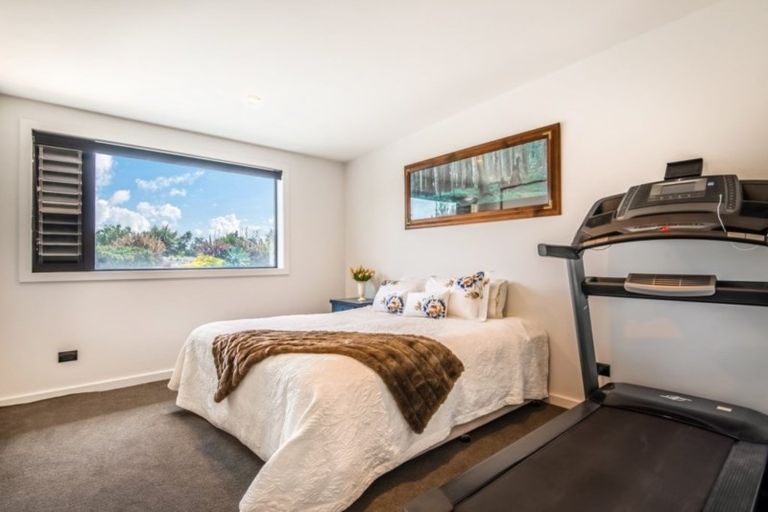 Photo of property in 14 Tuparekura Road, South Head, Helensville, 0874