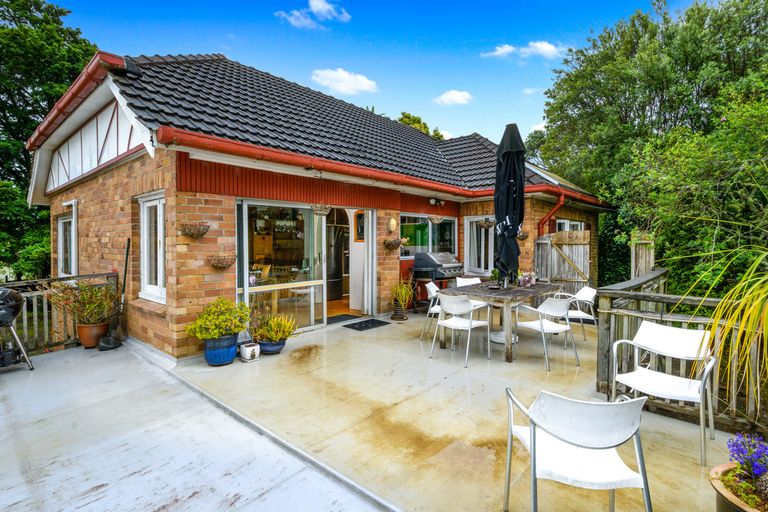 Photo of property in 195 Golf Road, Titirangi, Auckland, 0604