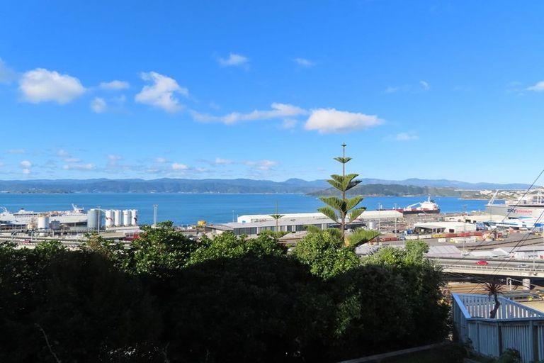 Photo of property in 16 Grosvenor Terrace, Thorndon, Wellington, 6011