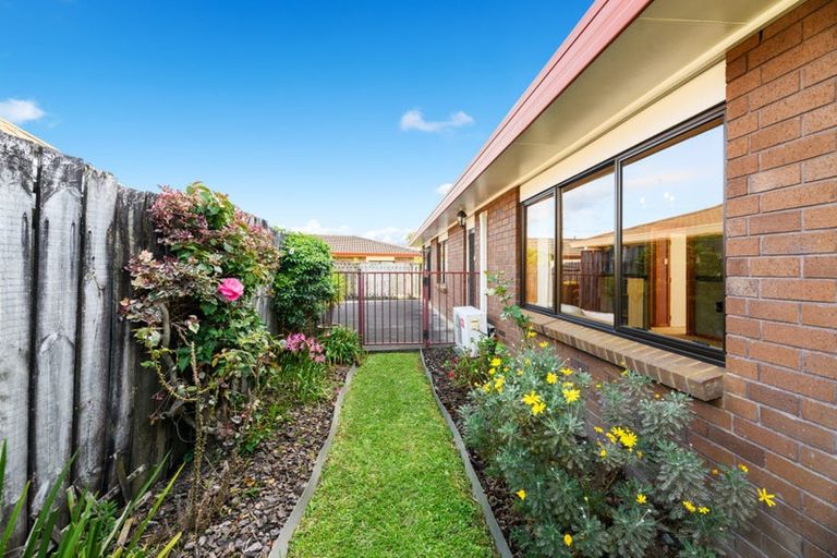 Photo of property in 2/4 Miriam Corban Heights, Henderson, Auckland, 0612