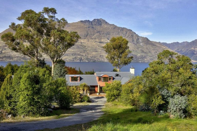 Photo of property in 79 Arawata Terrace, Sunshine Bay, Queenstown, 9300