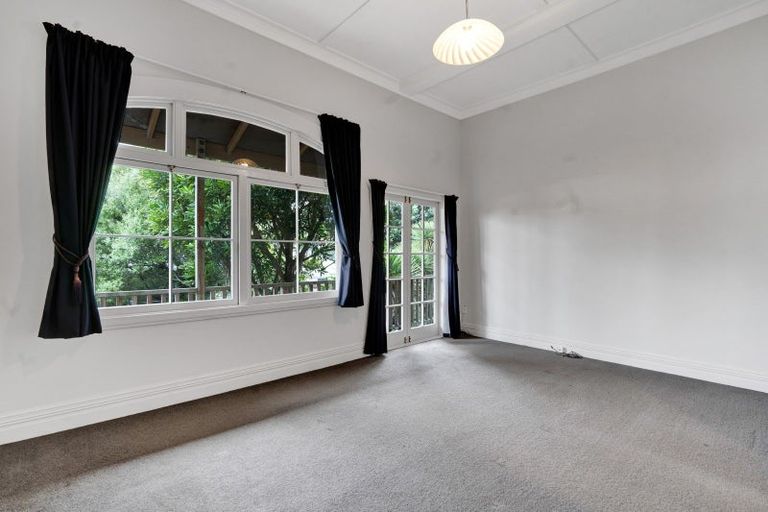 Photo of property in 35 Belt Road, Moturoa, New Plymouth, 4310