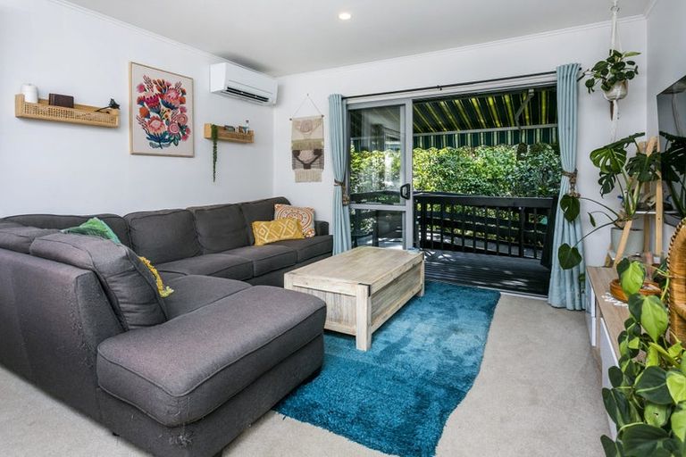 Photo of property in 57 Peach Road, Glenfield, Auckland, 0629