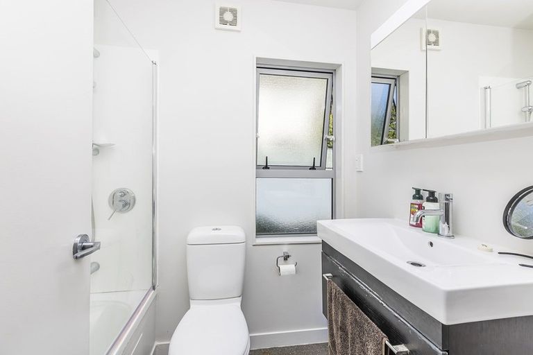 Photo of property in 19 Rarangi Way, Owhiro Bay, Wellington, 6023