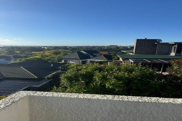 Photo of property in 2/7 Calypso Place, Rothesay Bay, Auckland, 0630