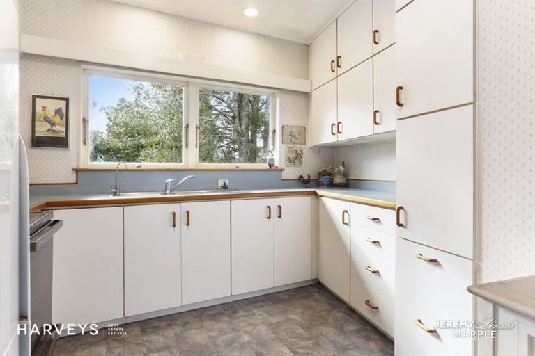 Photo of property in 310 Titirangi Road, Titirangi, Auckland, 0604