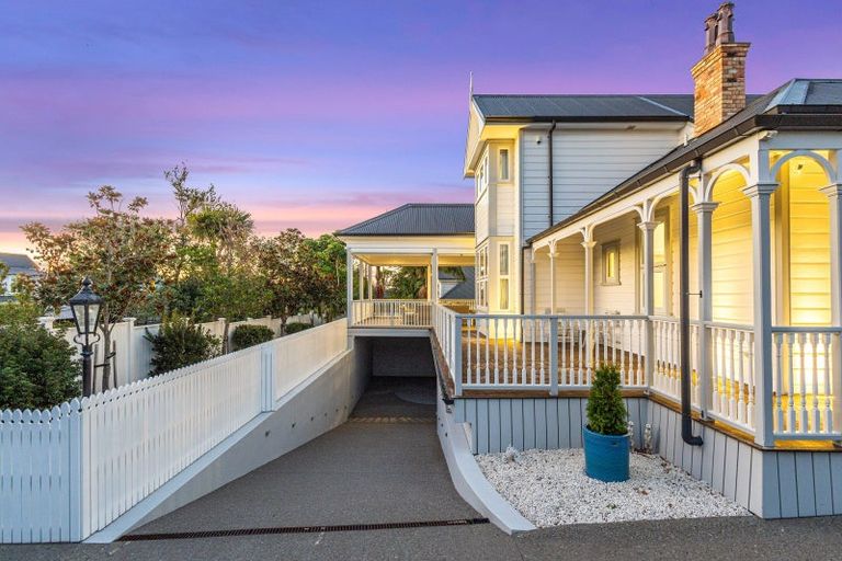 Photo of property in 48 Stanley Point Road, Stanley Point, Auckland, 0624