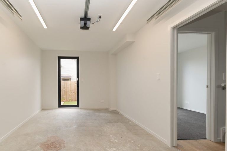 Photo of property in 13/1 Fruitvale Road, New Lynn, Auckland, 0600