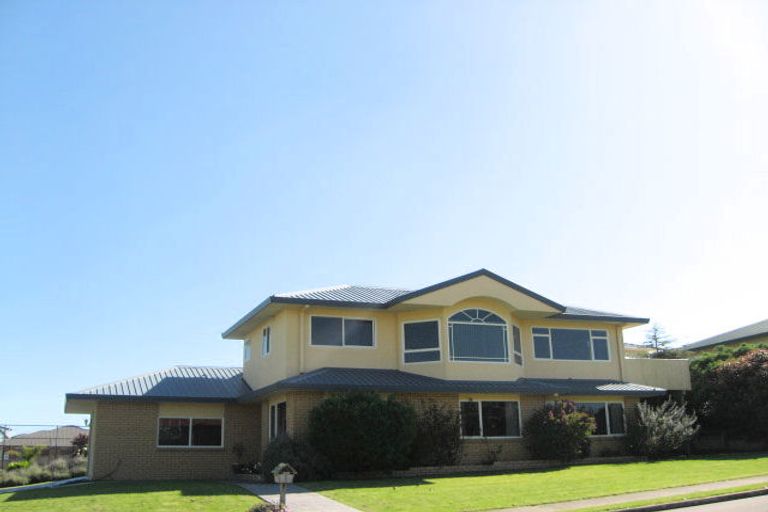 Photo of property in 1 Commodores Close, Coastlands, Whakatane, 3120