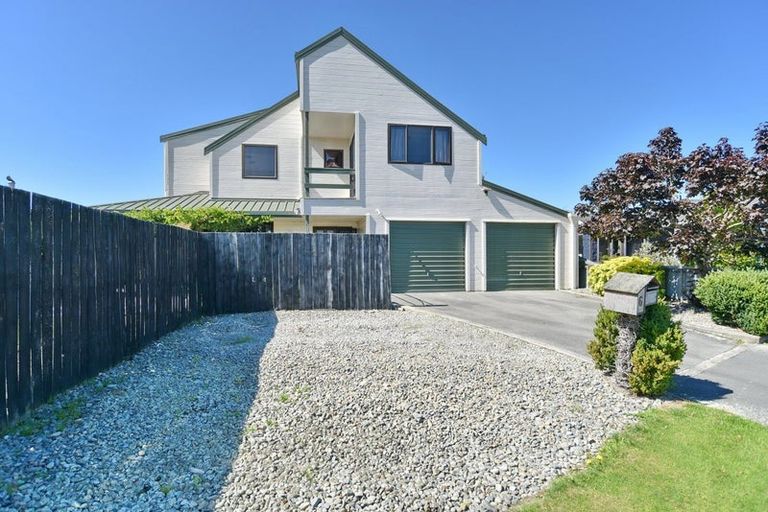 Photo of property in 6 Luxton Place, Rangiora, 7400