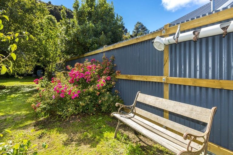 Photo of property in 43 Gillespies Road, Birchville, Upper Hutt, 5018