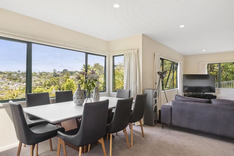 Photo of property in 2/60 Arran Road, Browns Bay, Auckland, 0630