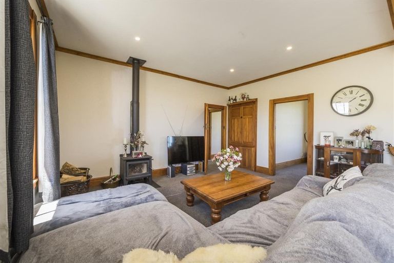 Photo of property in 628 Parewanui Road, Bulls, 4894