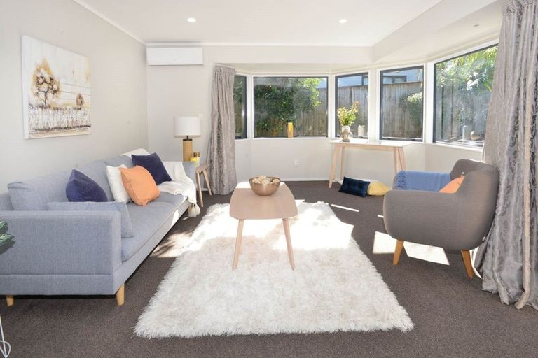 Photo of property in 39a Luckens Road, West Harbour, Auckland, 0618