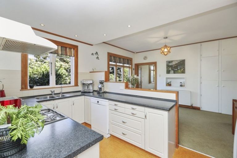 Photo of property in 25 Glen Almond Street, New Plymouth, 4310