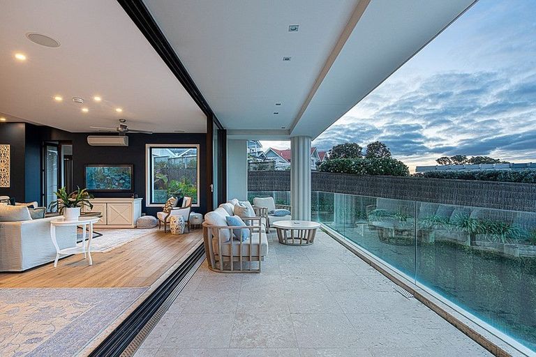 Photo of property in 2/214a Lake Road, Hauraki, Auckland, 0622